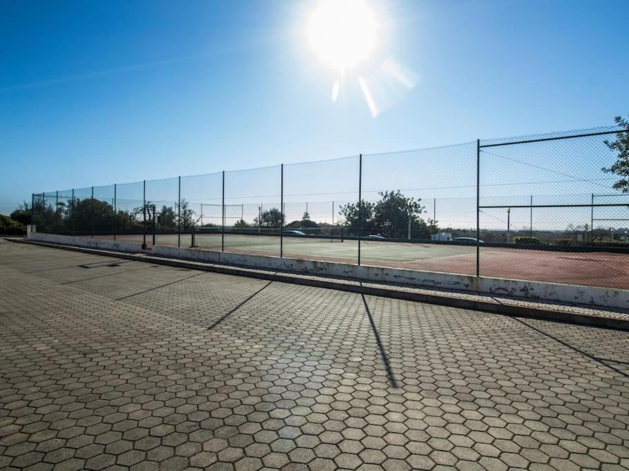 Lake Apartment - Pool And Sea View & Tennis Court & Bbq Pêra Eksteriør billede