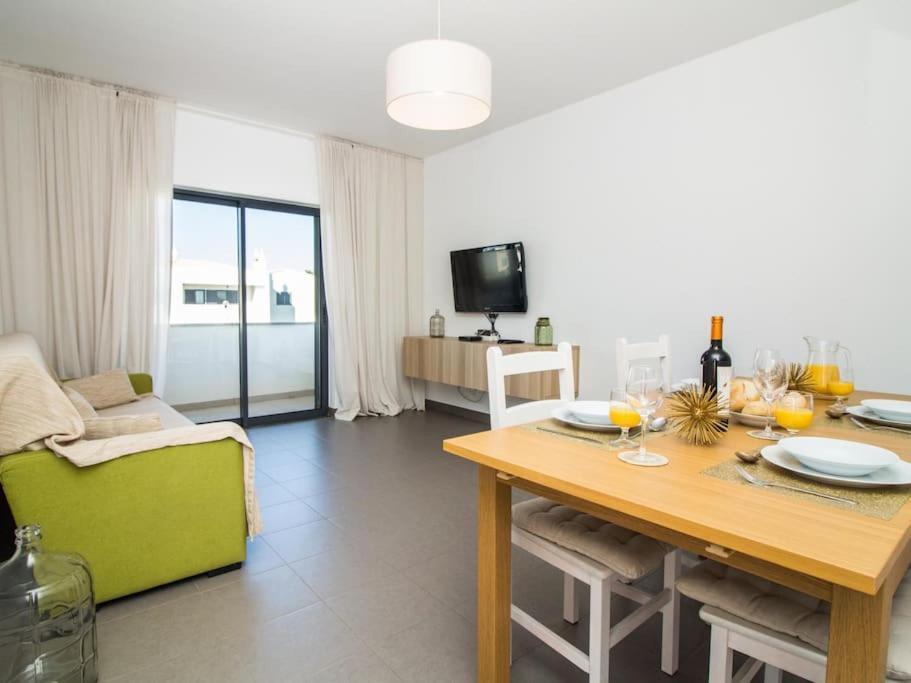 Lake Apartment - Pool And Sea View & Tennis Court & Bbq Pêra Eksteriør billede
